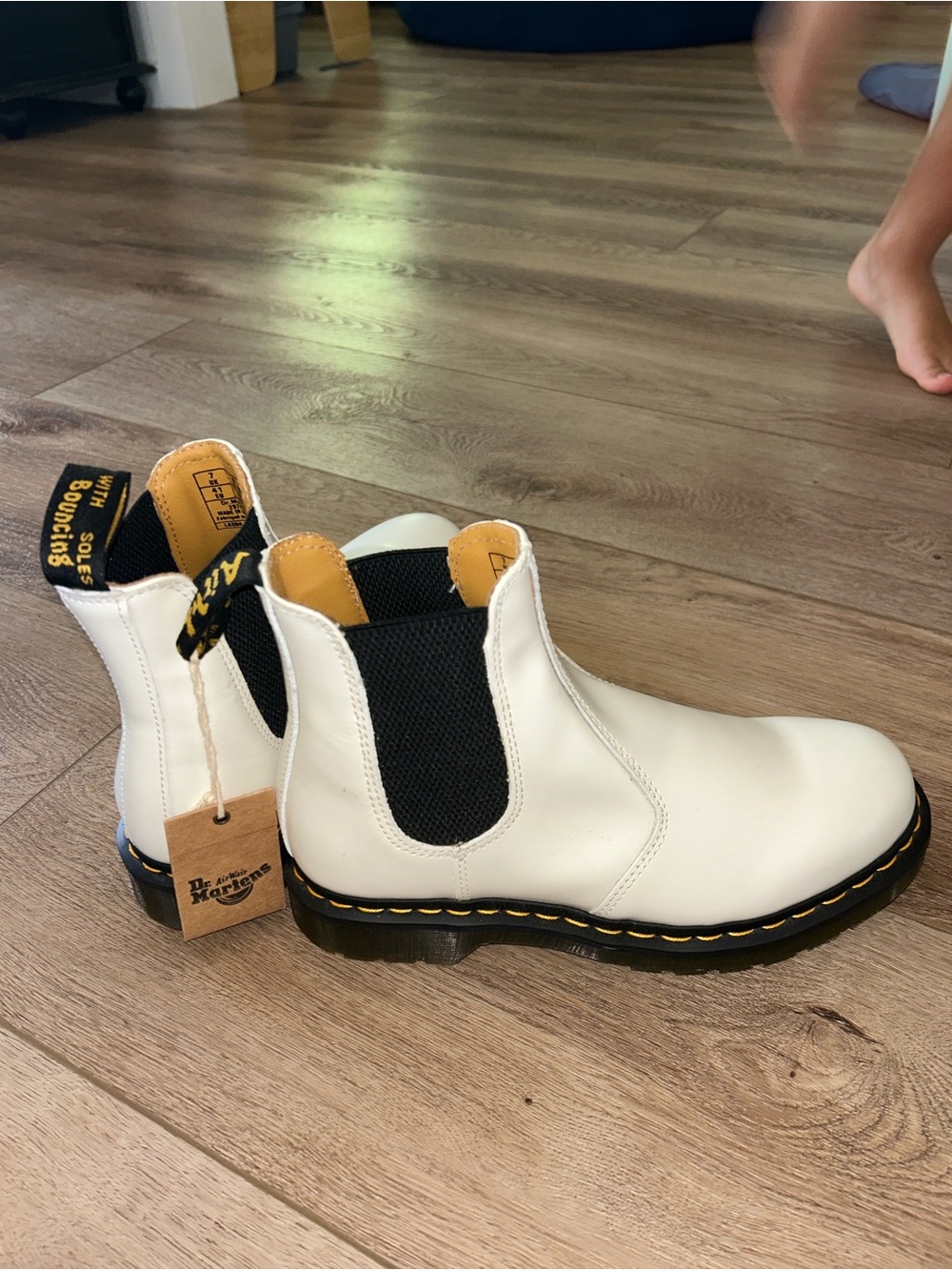 New Dr. Martens White leather Chelsea Boots Black Elastic slip on chunky sole